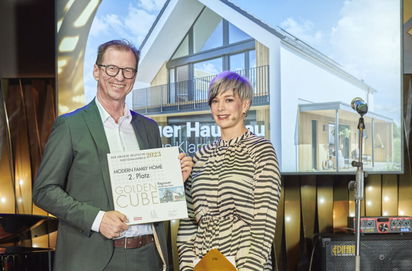  “Oscar”-Verleihung der Holzfertighausbranche: Regnauer Musterhaus “Klara” erneut ausgezeichnet