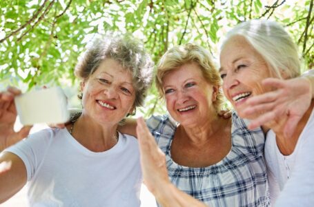 „Im Alter sind wir am glücklichsten“Was wir tun können, damit es uns gut geht? Einfach älter werden, sagt Glücksexperte Tobias Esch im „Senioren Ratgeber“